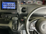 ホンダ純正メモリーナビ搭載なので、遠方へのドライブもお任せ下さい!ステアリング左手側にオーディオ関連のコントロールスイッチを配置しています。操作時は視線を逸らすことなく運転に集中できます