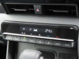 オートエアコンなのでスイッチひとつで車内を設定温度に調節してくれます☆