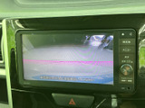 駐車時の安全性を高めるバックモニター。狭い場所でも、後方確認がしやすく、スムーズな駐車をサポートします。