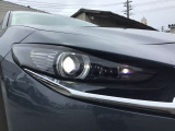 LEDヘッドランプ装備・消費電力が少なく明るいので夜間走行も安心して運転出来ます。