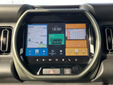 大型ディスプレイにより、ナビゲーションやオーディオ操作がより快適に行えます。運転中の操作をサポートします。