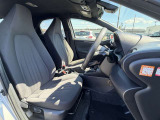 運転席シート廻りは使用感も少なく、良好な状態となっています。前オーナー様が丁寧に使っていたことがよくわかりますね。