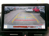 バックモニター付きですので、日常の駐車はもちろん、人や障害物などを映像で確認できるので安心です!(補助装置になりますので、目視でもご確認ください)