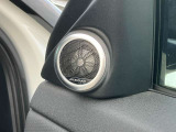 【MERIDIANサウンドシステム ￥152000】精密なデジタル技術を用いて、車内で臨場感あふれるオーディオ体験を提供します。澄み渡った高音から迫力ある重低音まで鮮やかに再生します。