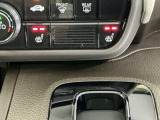 運転席/助手席シートヒーターで寒い日もすぐに温かくなり快適に過ごせます。2段階の温度調整が可能です