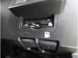 ETCを搭載しているため、高速道路の料金所で停車することなくスムーズに通過できます。支払いの手間が省け、移動中のストレスを軽減して快適なドライブをサポートします。