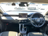 広々とした室内空間は、ドライバーにも快適。操作性も良く、運転に集中できます。上質な素材が、心地よいドライブを演出します。