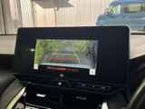 後方確認をサポートするモニターが、安全な運転を支援します。狭い道や駐車時にも、安心してお車を操作できます。