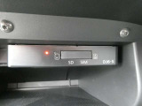 純正ドライブレコーダー:前方と車内後方の状況を映像で記録します。