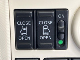 【両側パワースライドドア】スマートキーや運転席のスイッチで後席両側スライドドアの開閉が可能♪電動だから力を入れてドアを開ける必要が無く、小さなお子様でも簡単に開け閉めでき快適です♪