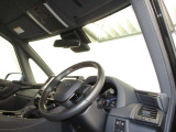 見通しのよいすっきりとした視界で、誰でも運転しやすいです。運転のしやすさは疲れにくさにも繋がりますよ♪