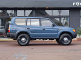 SUVらしい高めの車高とスクエアなフォルムが魅力的なサイドビューです。
