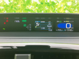 視認性の高いメーターで、運転に必要な情報を的確に把握できます。運転状況が一目でわかるので、安全運転をサポートします。
