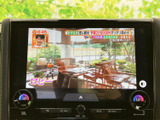 停車中には、テレビや映像コンテンツを楽しめます。休憩時間や待ち時間に、リラックスできる空間を提供します。