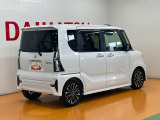 右後ろから