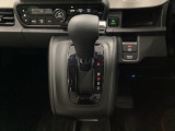 運転席周辺のスマートなレイアウトが、操作のしやすさを実現。快適なドライブをサポートします。