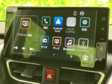 多彩な機能を備え、快適なドライブをサポート。スマートフォン連携機能で、お気に入りの音楽やアプリを車内で楽しめます。操作も直感的に行えますよ。