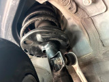 お車を安心してお乗りいただく為には、足回りの定期点検が欠かせません。サービスサポート(有償保証)では無料点検もご提供しており、安心のカーライフをお過ごしいただけるサポート体制が整っています。