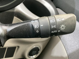 操作しやすいウインカーレバーで、安全な車線変更をサポートします。オート機能も搭載されており、快適な運転をサポートします。