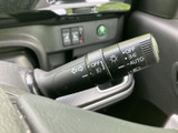 操作しやすいウインカーレバーで、安全な車線変更をサポート。直感的な操作感で、運転に集中できます。