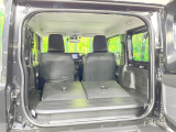 後席を格納すると、これだけの広さが!シーンに合わせたシートアレンジで、大きな荷物も積むことが出来ます♪