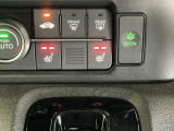 運転席/助手席シートヒーターで寒い日もすぐに温かくなり快適に過ごせます。2段階の温度調整が可能です