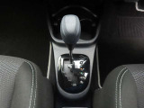 フロアシフトのCVTオートマチック車です。