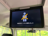 【12.1インチフリップダウンモニター】大画面モニターで後席でもエンタメをお楽しみいただけます。小さなお子様にも大人気の装備です♪