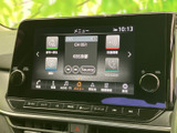 見やすい大型ディスプレイで、快適なドライブをサポート。多彩な機能で、日々の移動がより楽しくなります。操作も直感的に行えますよ。