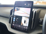 これまでのボルボではバックカメラと360&deg;カメラの切り替え式でしたが、EX30ではディスプレイの広さを活かして同時表示されます