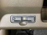 ハンドルの左下にETCがついています。高速道路の料金所の通過も楽々です。 カードの取り出しもしやすい場所についています。