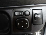 運転席から左右のドアミラーの開閉が可能です♪駐車場でのドアミラーの折り畳みが簡単です♪