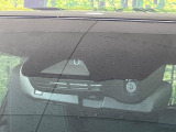 【トヨタセーフティセンス】走行中に前方の車両等を認識し、衝突しそうな時は警報とブレーキで衝突回避と被害軽減をアシスト。より安全にドライブをお楽しみいただけます。