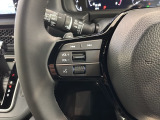 ステアリングにオーディオ操作スイッチが付いています。オーディオ画面に直接タッチしなくても操作が出来ますので、運転に集中できます。