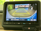 バックモニターが、駐車時の安全性を高めます。狭い場所でもスムーズな駐車操作をサポートしてくれます。