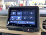 使いやすいインターフェースで快適なドライブをサポート。Apple CarPlayやAndroid Autoにも対応し、スマホとの連携もスムーズです。