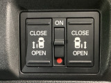【両側パワースライドドア】両側がパワースライドドアになっており、運転席のスイッチやスマートキーでも開閉が可能です!開口部も広いので乗り降りも楽々♪