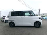 スライドドアですので、狭い駐車場での、乗り降りも、しやすく便利です。