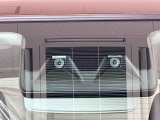 ソナーセンサーに加え、ステレオカメラを採用し、先行車だけでなく、歩行者へのブレーキも可能に!!