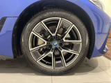 サービスにはドイツ本国と同様に教育と訓練を受け、BMWを知り尽くした「マイスター」が数多く在籍しております。360度による納車前点検整備で、お客様に安心と安全をお届けいたします。
