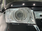 LEDヘッドライトは、点灯の瞬間から最大光量を発揮し、突然暗くなるトンネルなどでの安定感を高めます。