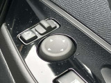 電動格納ミラーは駐車時や狭いとこなどやっぱりあると便利ですよ。