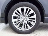 純正なので車に似合うデザインになっていますね。スタッドレスタイヤもご相談下さい。