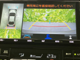 後方の状況を画面で確認できるので、狭い場所での駐車も安心です。ガイドライン表示で、より正確な距離感を把握できます。
