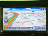 見やすい地図表示で、運転に集中できます。スムーズなルート案内で、目的地まで安心。長距離ドライブも快適に進めます。