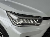 LEDヘッドライトです。デザイン性がよくとても明るいので、夜間の走行や悪天候でも安心です。しかも長寿命!