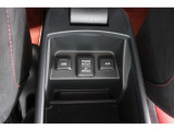 スマートフォンなどの音楽再生が可能なUSB接続ジャック装備車両です♪♪♪