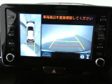 パノラミックビューモニター付きです。車両を上から見たような映像を画面に表示。運転席からの目視だけでは見にくい、車両周辺の状況をリアルタイムでしっかり確認できます。