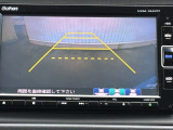 カラービジョンとガイドラインで見やすいバックモニター!車庫入れも楽ちんです♪