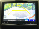 【バックカメラ】駐車時に後方がリアルタイム映像で確認できます。大型商業施設や立体駐車場での駐車時や、夜間のバック時に大活躍!運転スキルに関わらず、今や必須となった装備のひとつです!